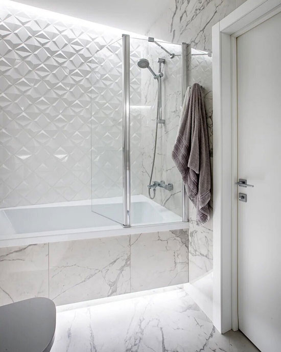 Стильная ванная комната с асимметричной ванной – 10 вариантов